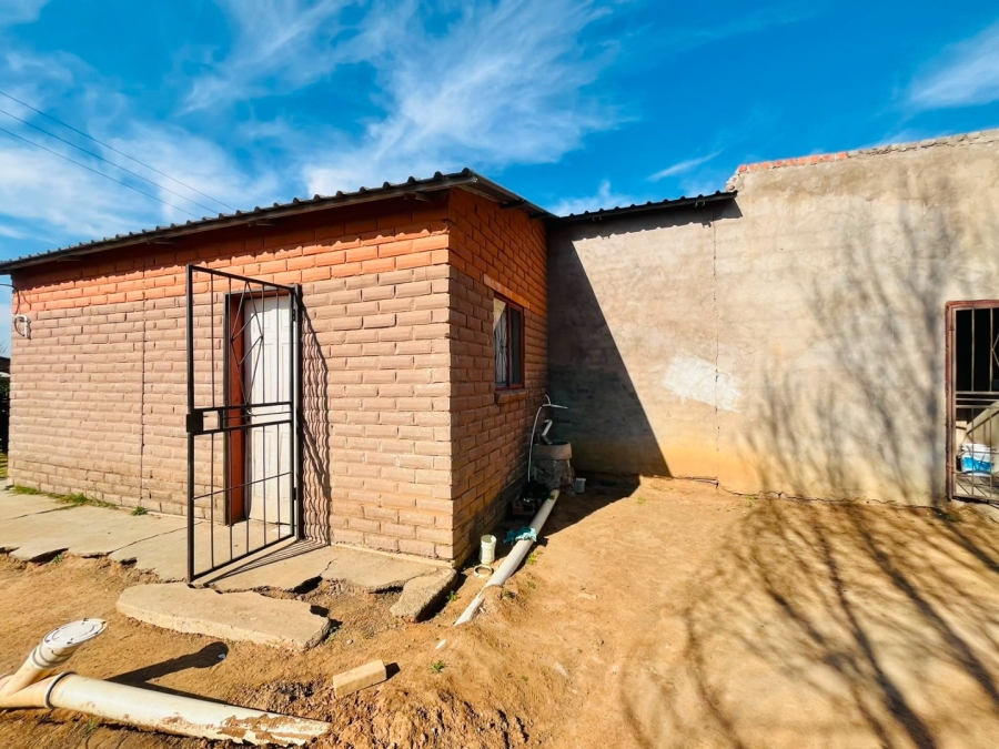 2 Bedroom Property for Sale in Bloemside 4 Free State